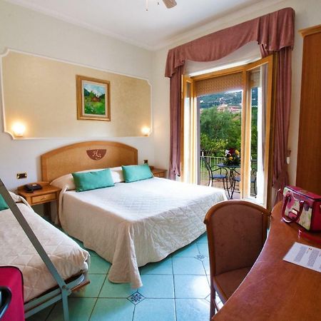 Hotel Savoia Sorrento Luaran gambar