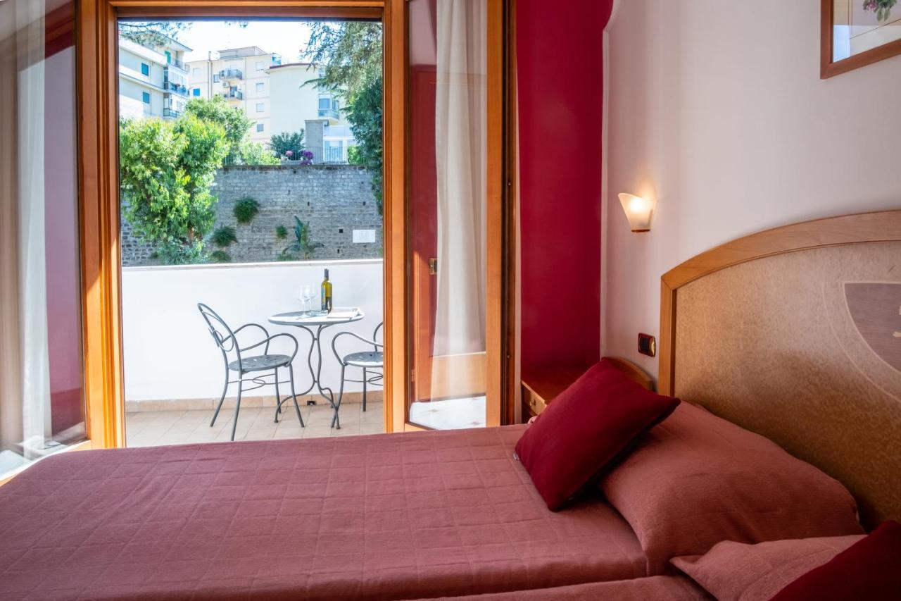 Hotel Savoia Sorrento Luaran gambar