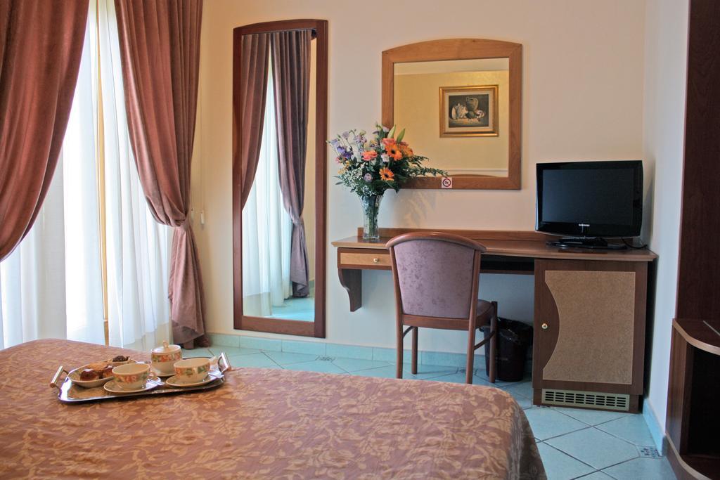 Hotel Savoia Sorrento Luaran gambar