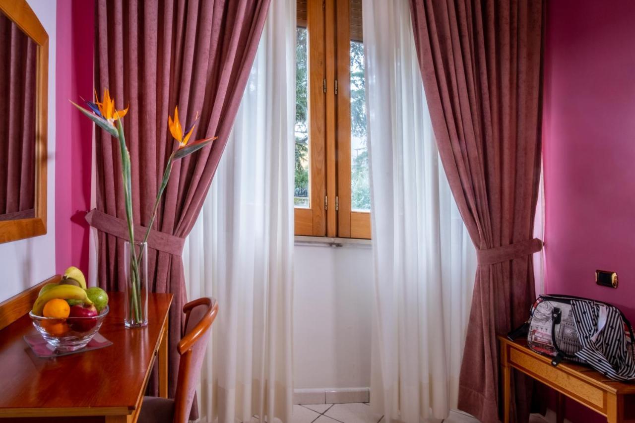 Hotel Savoia Sorrento Luaran gambar