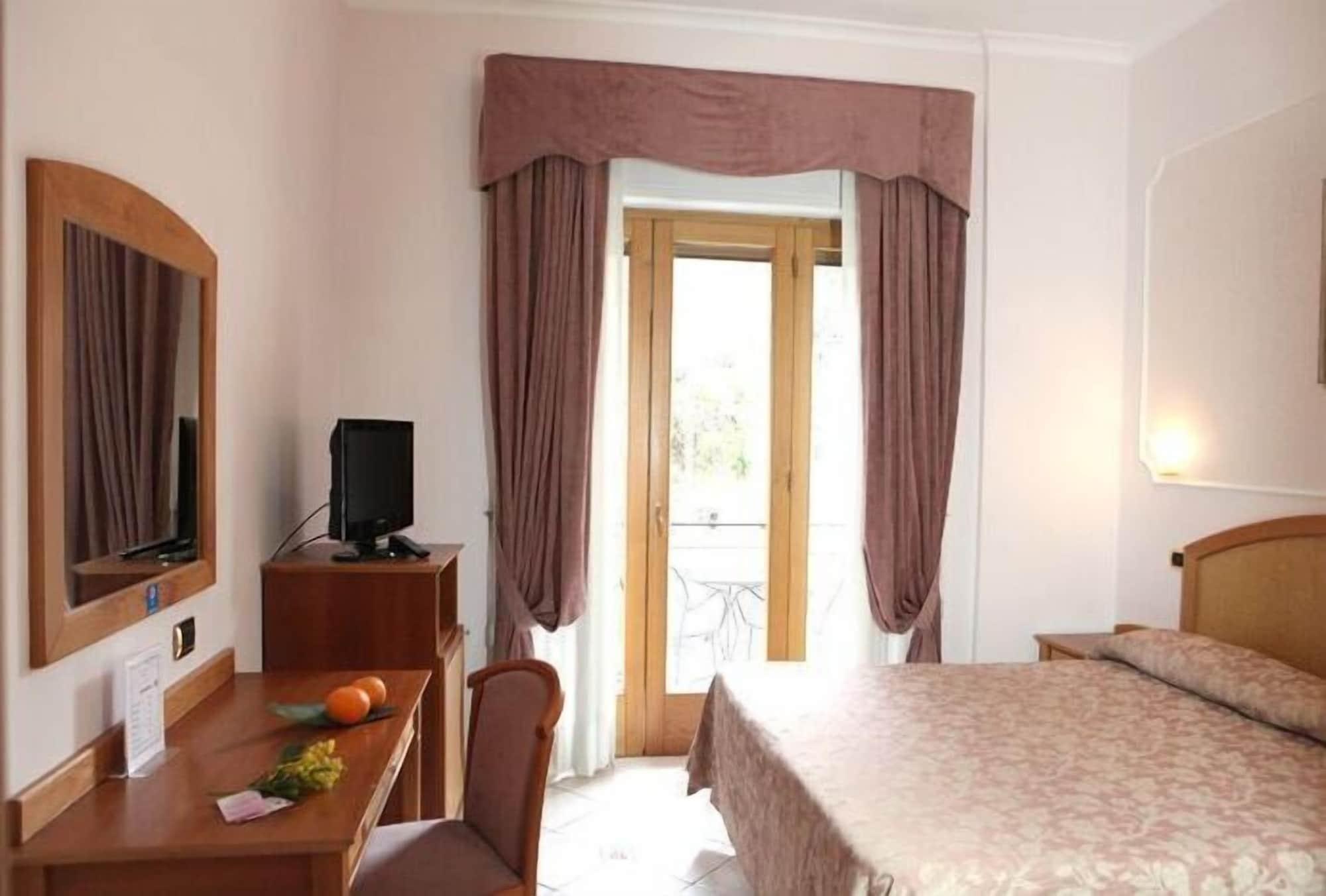 Hotel Savoia Sorrento Luaran gambar
