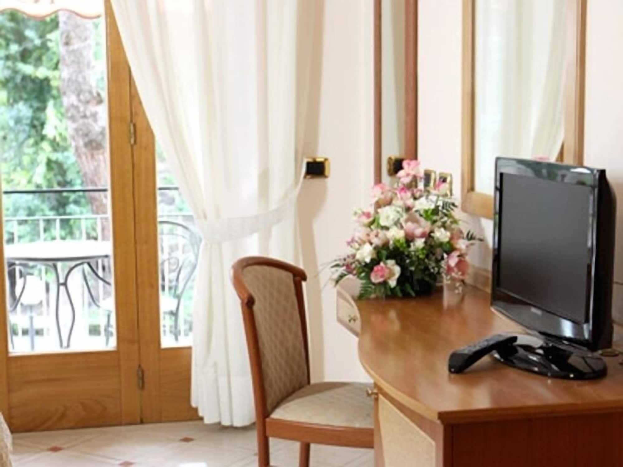 Hotel Savoia Sorrento Luaran gambar