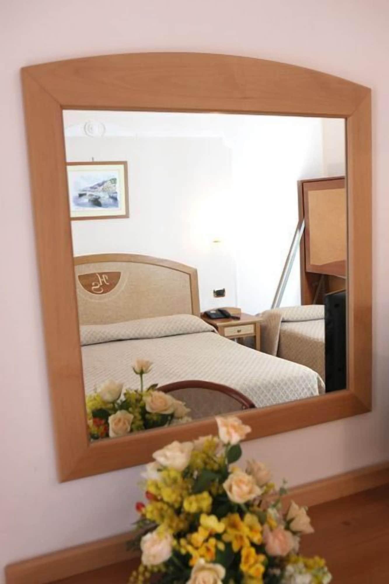 Hotel Savoia Sorrento Luaran gambar
